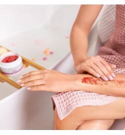 Pharm Foot Derma Scraper Zmiękczający Peeling Solno-Cukrowy Z Mocznikiem I Ekstraktem Z Jagód Goji / 200g